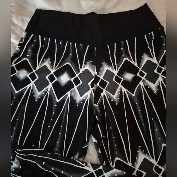 Rock N Karma. Chic Black and White Geometric Women's Joggers - Picture 3 of 4